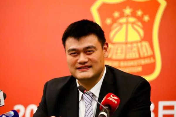 中國籃協(xié)現(xiàn)任主席是誰？